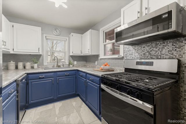 29055 Pennsylvania Road, Romulus, MI 48174