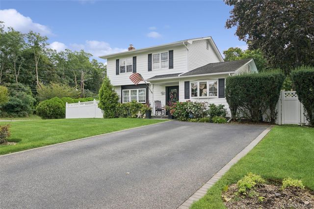 50 Plane Tree Lane, Saint James, NY 11780