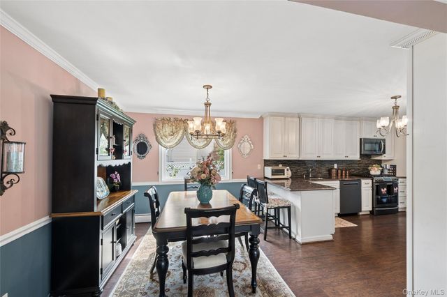 50 Plane Tree Lane, Saint James, NY 11780