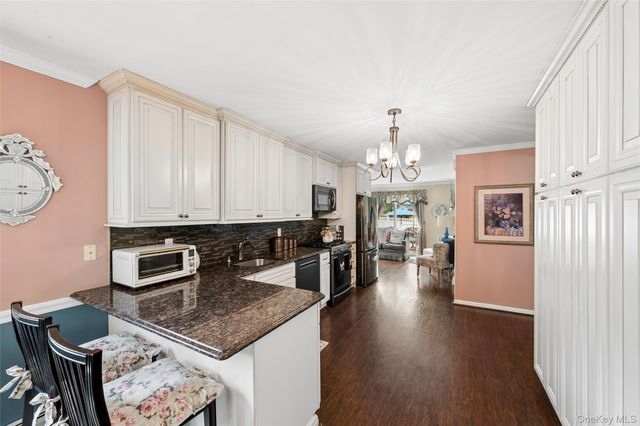 50 Plane Tree Lane, Saint James, NY 11780