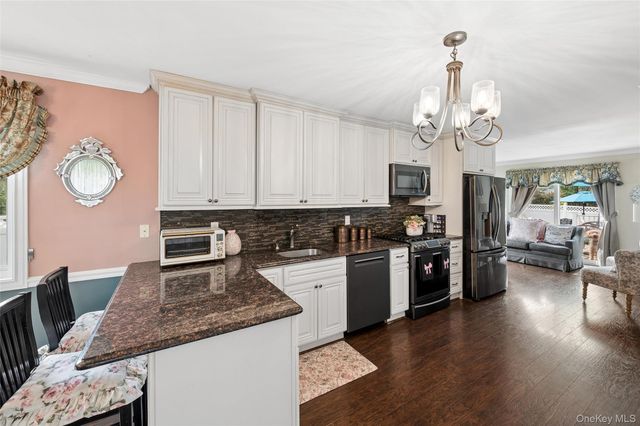 50 Plane Tree Lane, Saint James, NY 11780