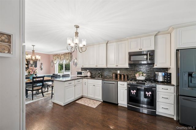 50 Plane Tree Lane, Saint James, NY 11780