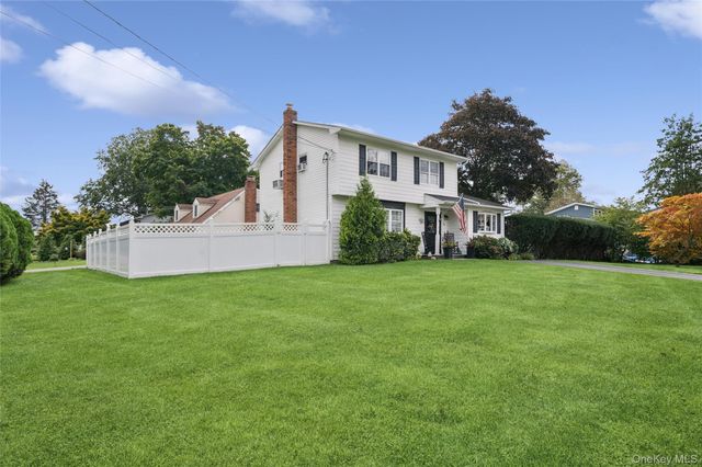 50 Plane Tree Lane, Saint James, NY 11780