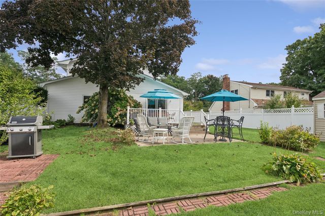 50 Plane Tree Lane, Saint James, NY 11780