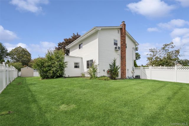 50 Plane Tree Lane, Saint James, NY 11780