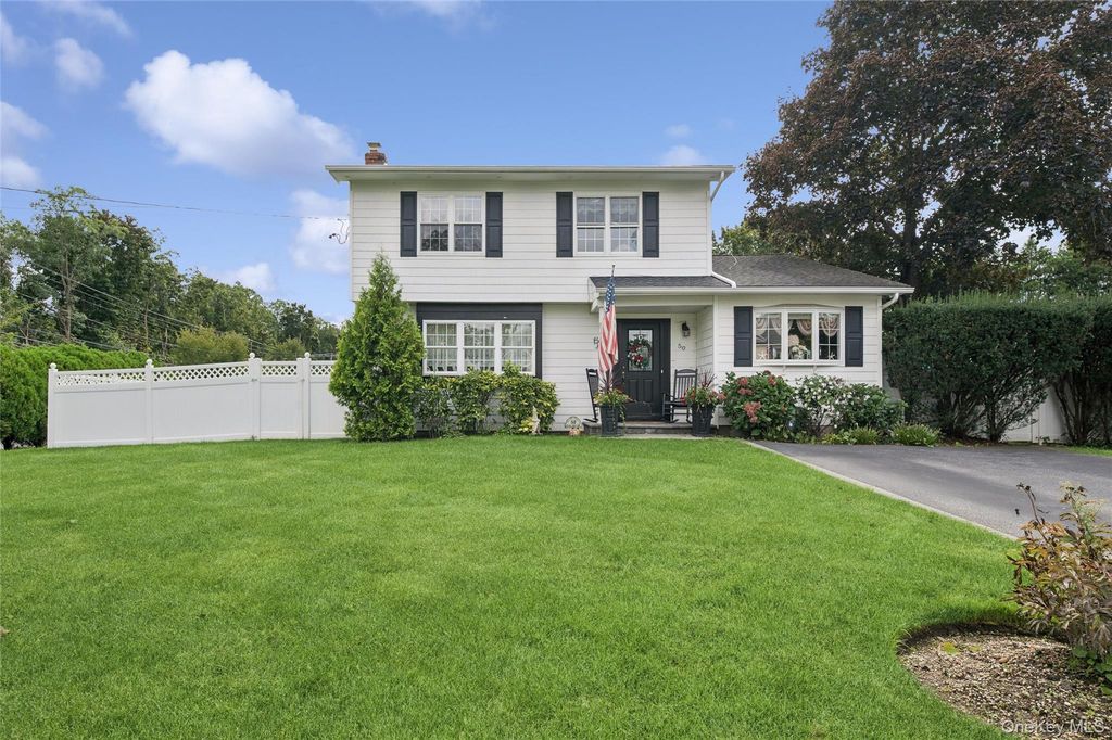 50 Plane Tree Lane, Saint James, NY 11780