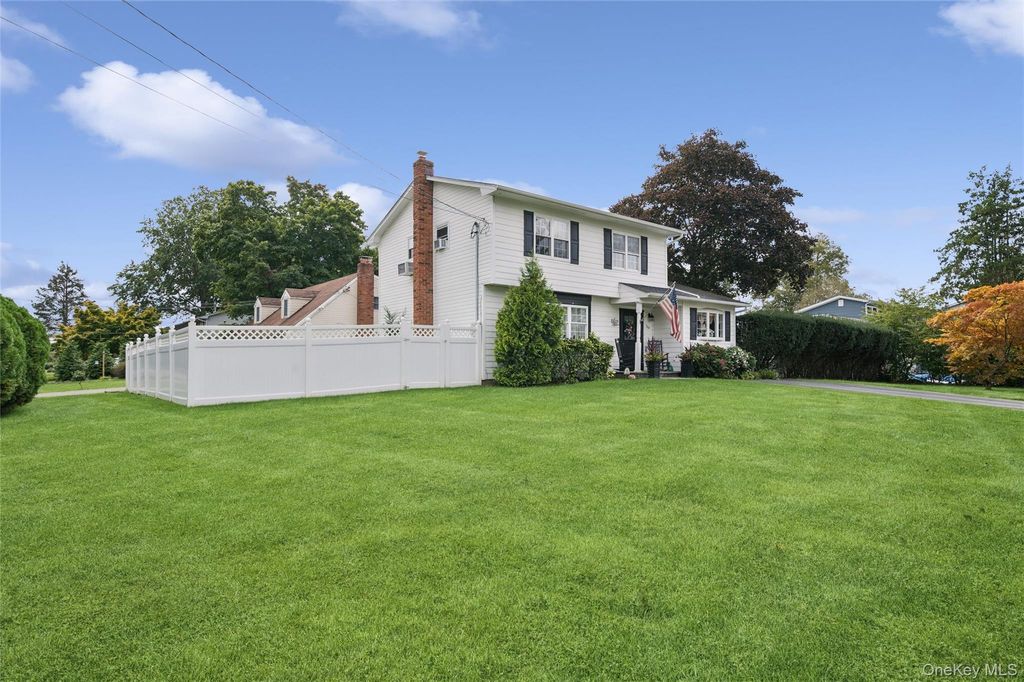 50 Plane Tree Lane, Saint James, NY 11780 — photo 4
