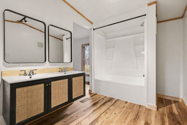 68544 County Road 372, Hartford, MI 49057