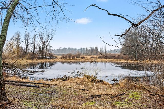 68544 County Road 372, Hartford, MI 49057