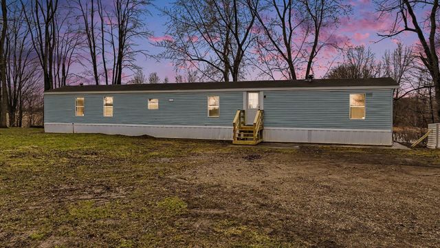 68544 County Road 372, Hartford, MI 49057