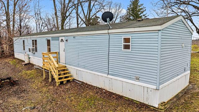 68544 County Road 372, Hartford, MI 49057