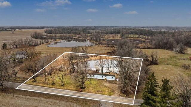 68544 County Road 372, Hartford, MI 49057