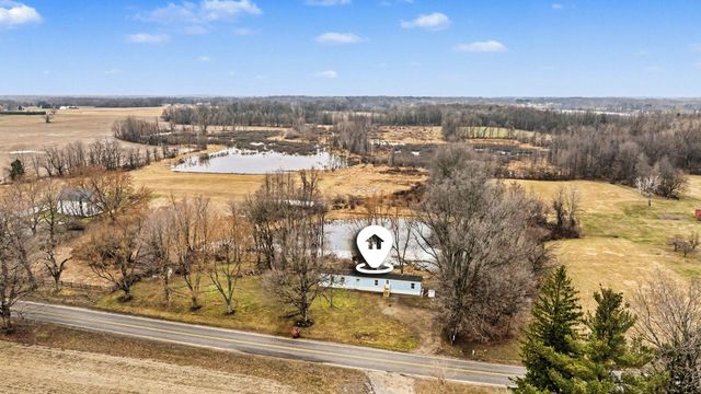 68544 County Road 372, Hartford, MI 49057