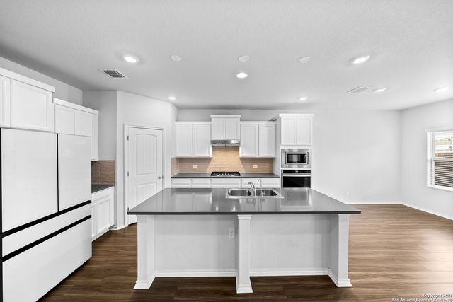6723 Shiraz Way, Converse, TX 78109