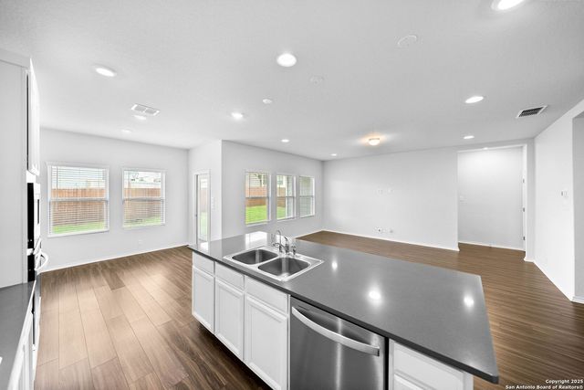 6723 Shiraz Way, Converse, TX 78109