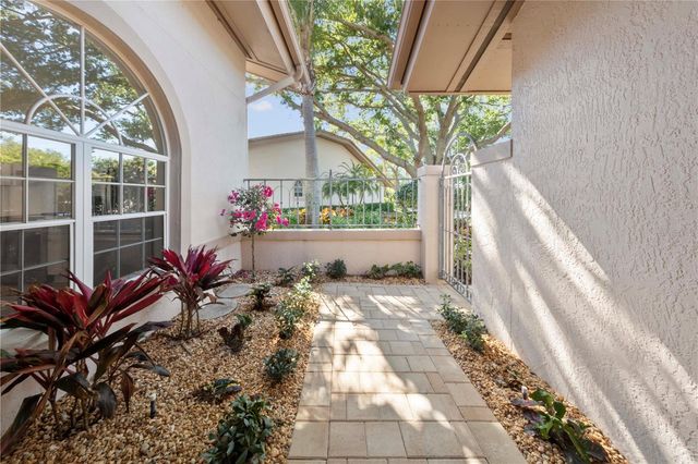 4424 HIGHLAND PARK 5, Sarasota, FL 34235