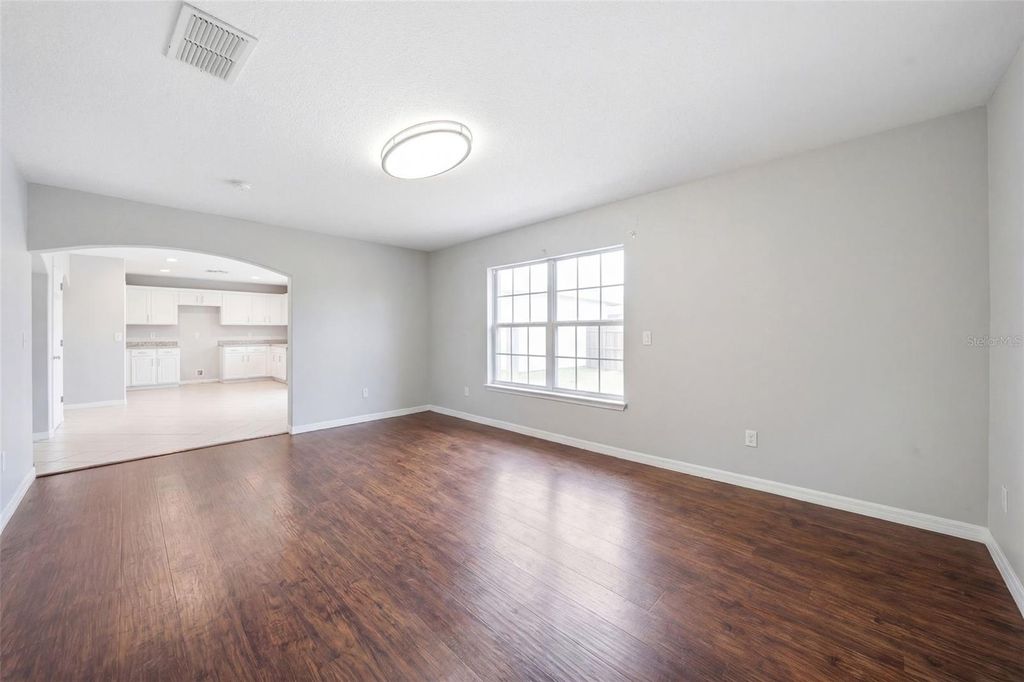 Image 20 of property listing at 411 ROBIN ROAD, Davenport, FL 33896