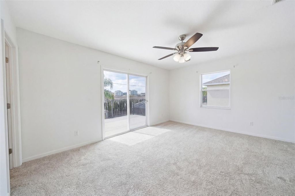 Image 23 of property listing at 411 ROBIN ROAD, Davenport, FL 33896