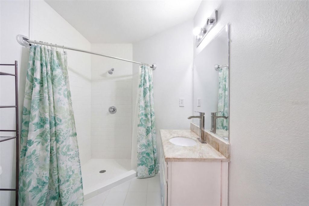 Image 30 of property listing at 411 ROBIN ROAD, Davenport, FL 33896