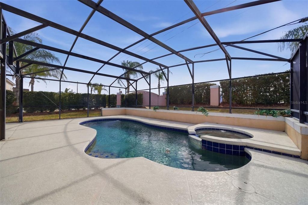 Image 7 of property listing at 411 ROBIN ROAD, Davenport, FL 33896