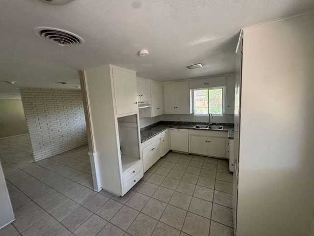 426 Pennington Dr, Corpus Christi, TX 78412