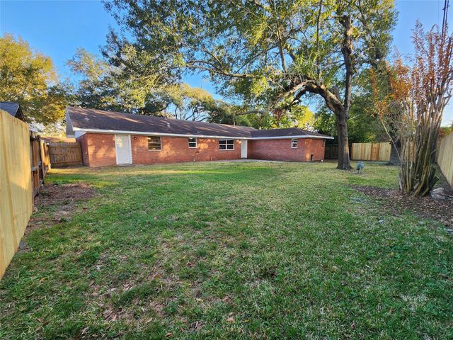 2304 Belvedere Drive, Baytown, TX 77520