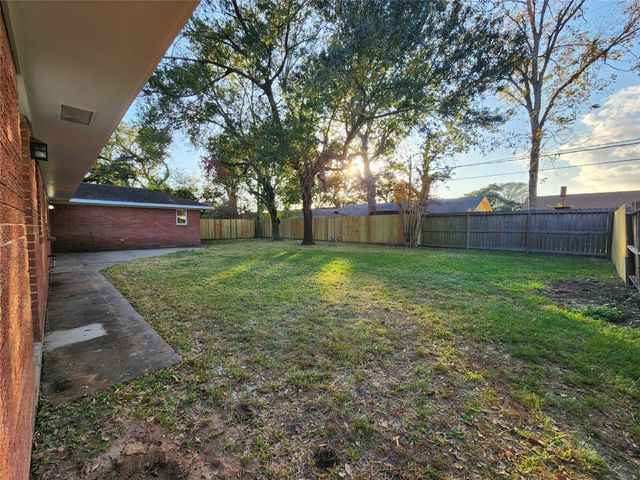 2304 Belvedere Drive, Baytown, TX 77520