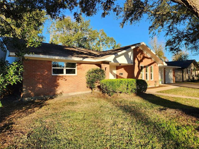 2304 Belvedere Drive, Baytown, TX 77520