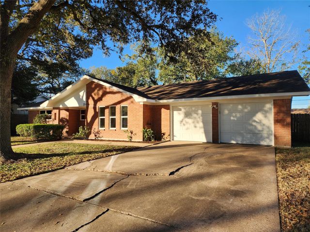 2304 Belvedere Drive, Baytown, TX 77520