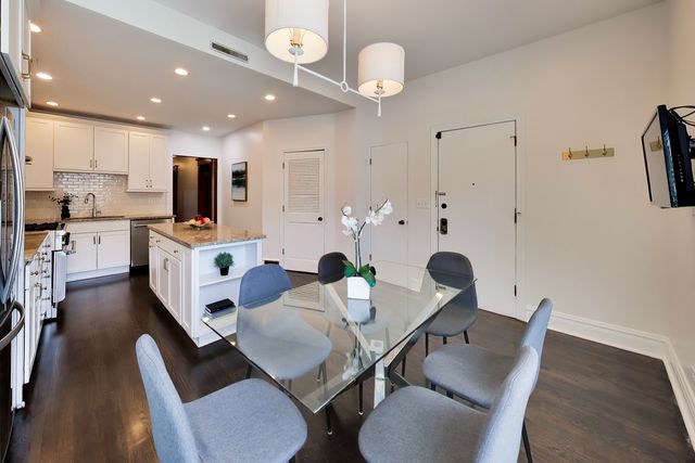 4004 N CLARENDON Avenue 2, Chicago, IL 60613