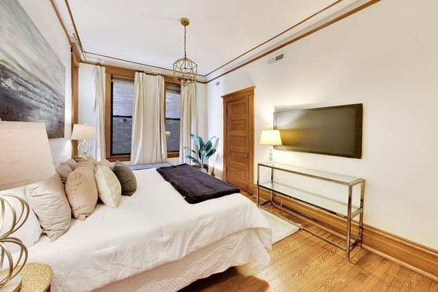 4004 N CLARENDON Avenue 2, Chicago, IL 60613
