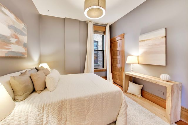 4004 N CLARENDON Avenue 2, Chicago, IL 60613