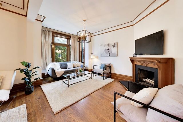 4004 N CLARENDON Avenue 2, Chicago, IL 60613
