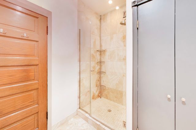 4004 N CLARENDON Avenue 2, Chicago, IL 60613