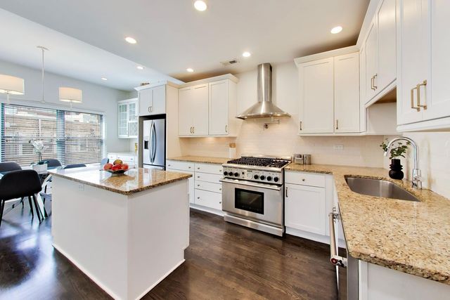 4004 N CLARENDON Avenue 2, Chicago, IL 60613