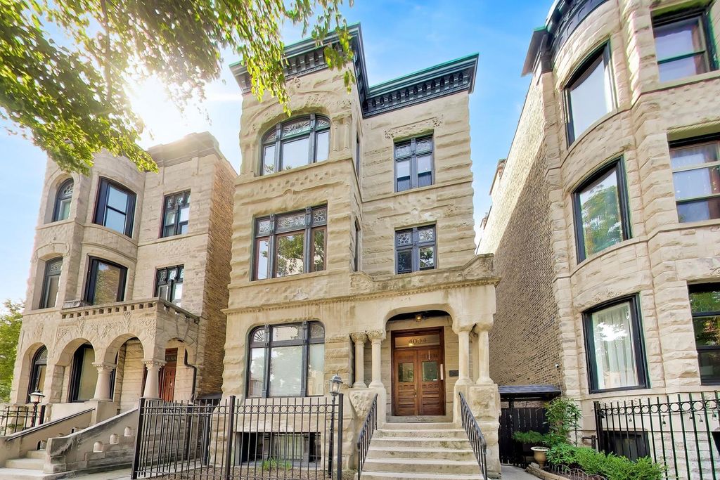 4004 N CLARENDON Avenue 2, Chicago, IL 60613