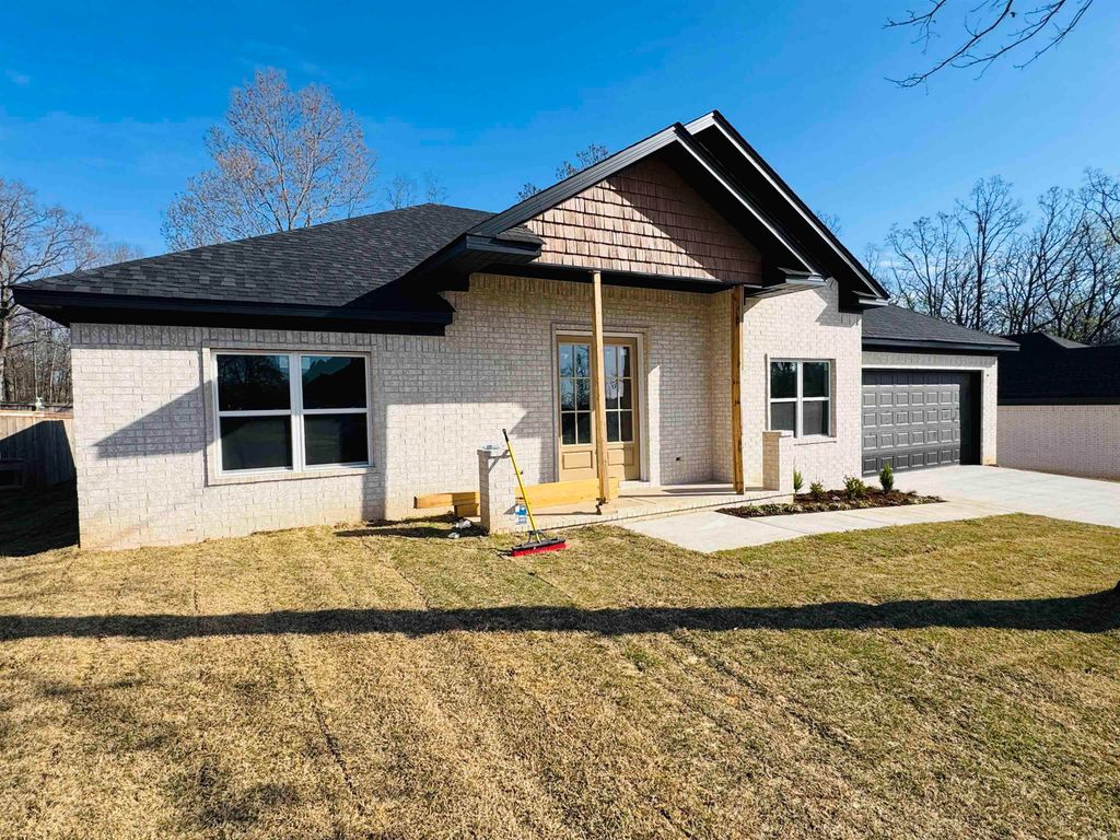 520 Forest Oak Cove, Jacksonville, AR 72076