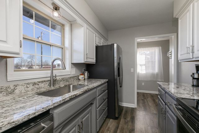 1341 W Pine Street, Bolivar, MO 65613