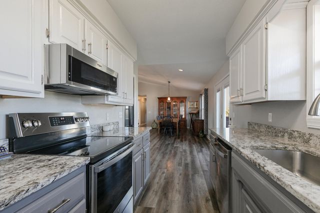 1341 W Pine Street, Bolivar, MO 65613