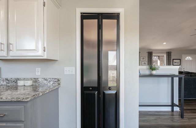 1341 W Pine Street, Bolivar, MO 65613