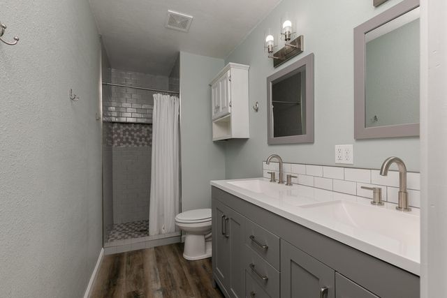 1341 W Pine Street, Bolivar, MO 65613