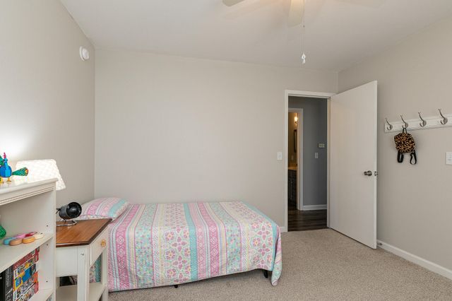 1341 W Pine Street, Bolivar, MO 65613