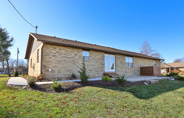 1341 W Pine Street, Bolivar, MO 65613