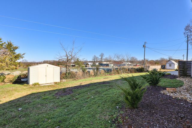 1341 W Pine Street, Bolivar, MO 65613