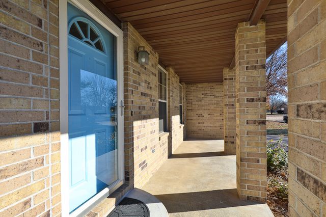 1341 W Pine Street, Bolivar, MO 65613