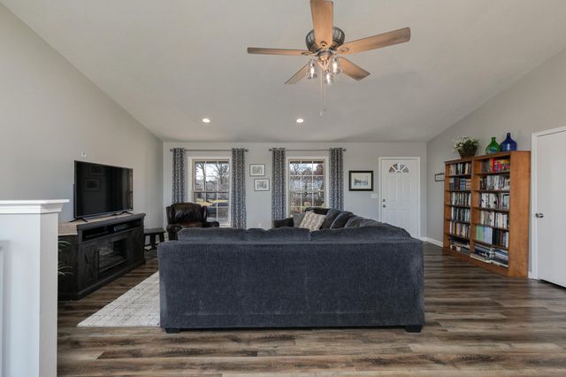 1341 W Pine Street, Bolivar, MO 65613