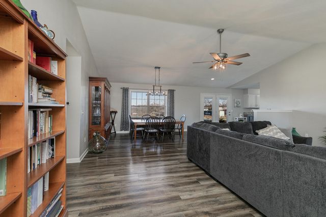 1341 W Pine Street, Bolivar, MO 65613