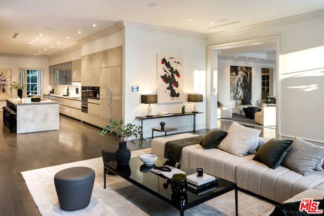 917 N Crescent Drive, Beverly Hills, CA 90210