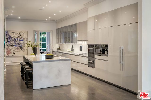 917 N Crescent Drive, Beverly Hills, CA 90210