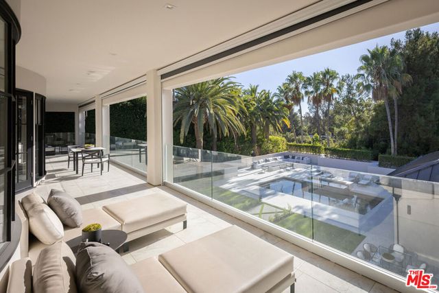 917 N Crescent Drive, Beverly Hills, CA 90210